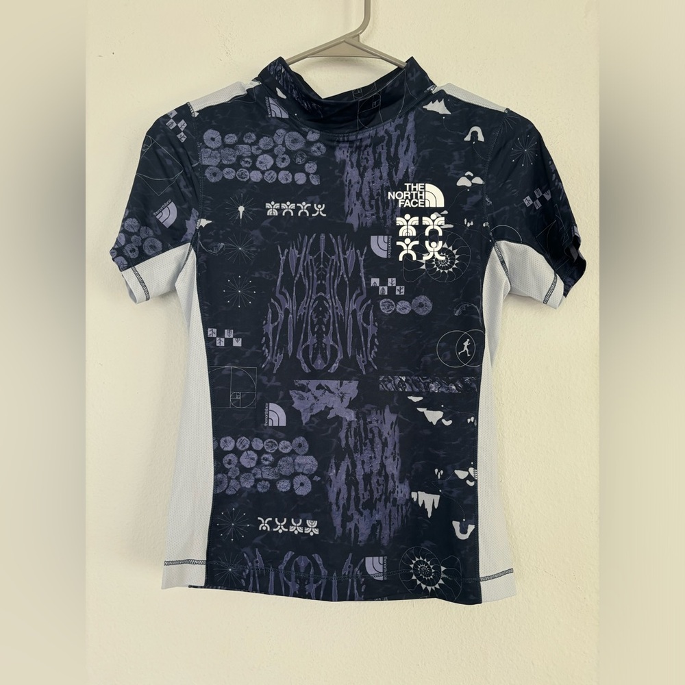 THE NORTH FACE NWT ABSTRACT WOMENS RUNNING T SHIRT SZ XS